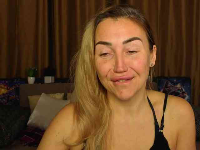 Jullyblondkiss webcam