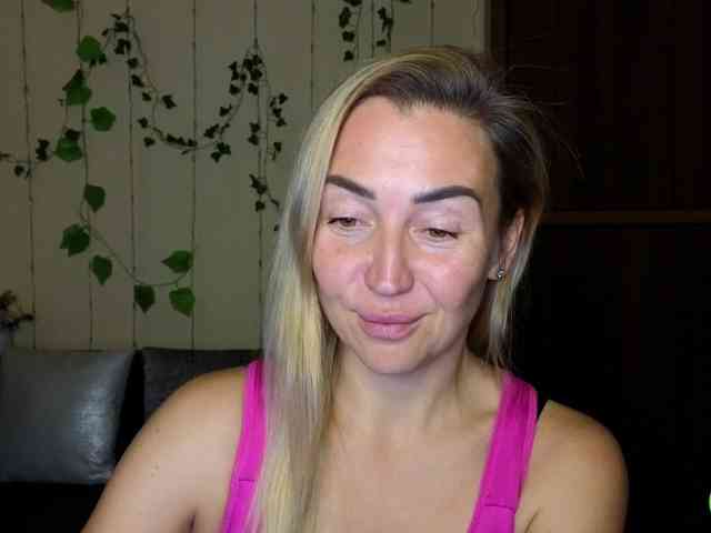 Jullyblondkiss webcam