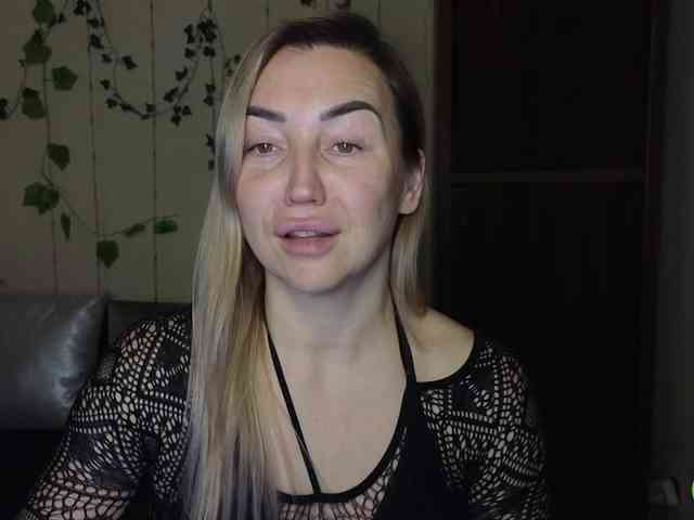 Jullyblondkiss webcam