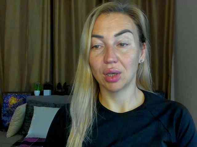 Jullyblondkiss webcam