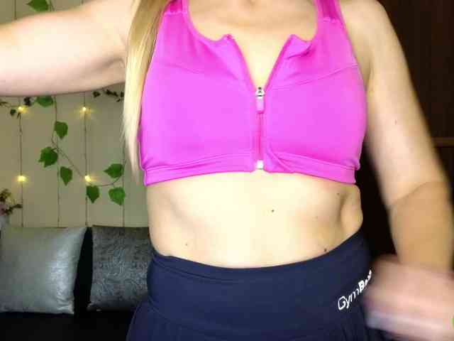 Jullyblondkiss webcam