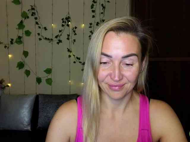 Jullyblondkiss webcam