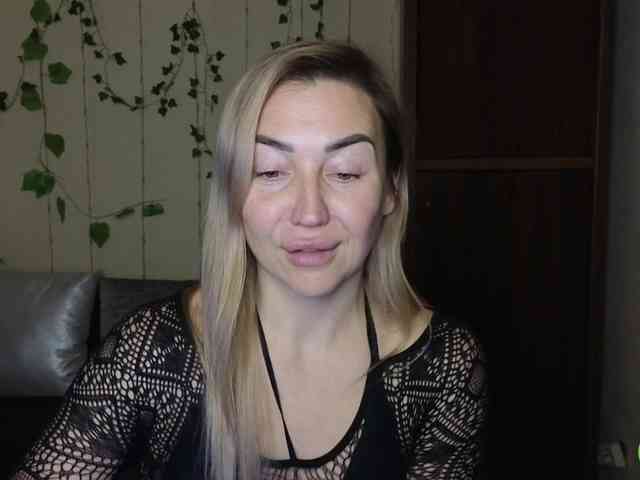 Jullyblondkiss webcam