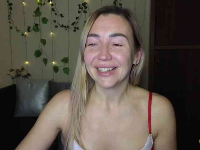 Jullyblondkiss webcam