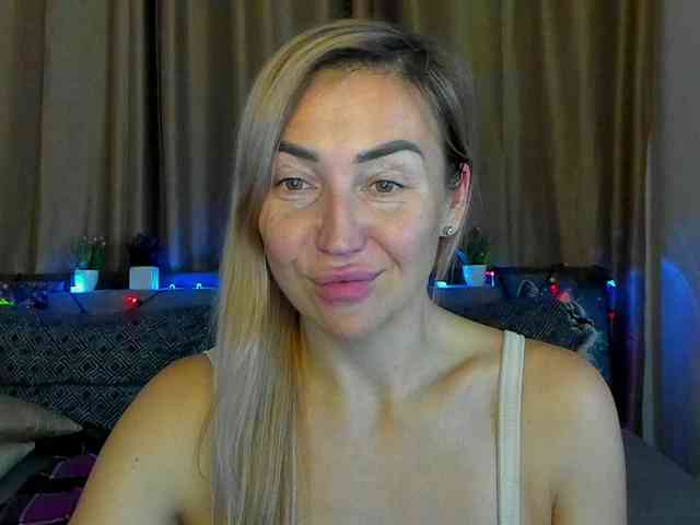 Jullyblondkiss webcam