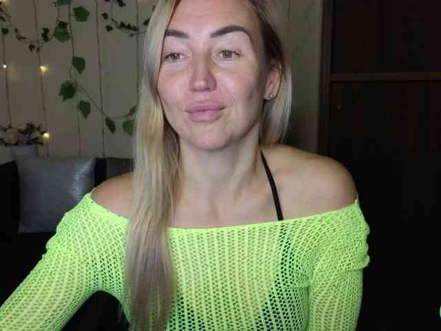 Jullyblondkiss webcam