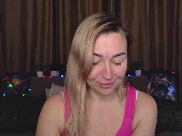 Jullyblondkiss webcam