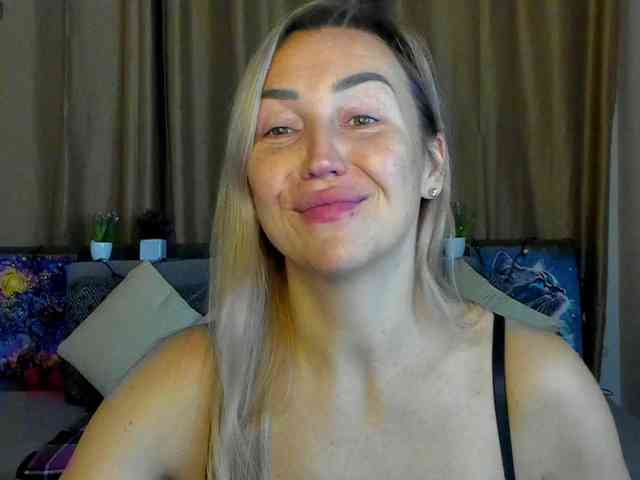 Jullyblondkiss webcam