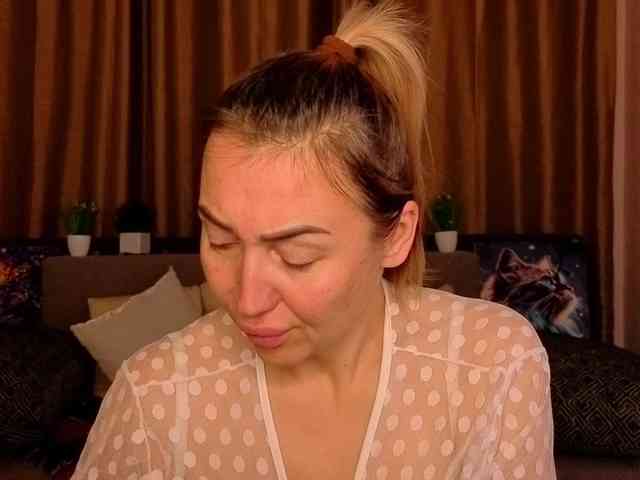 Jullyblondkiss webcam