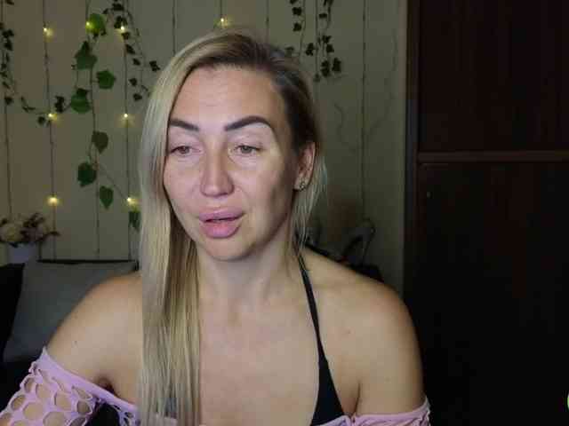 Jullyblondkiss webcam