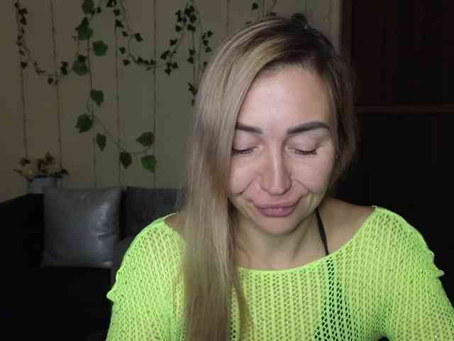 Jullyblondkiss webcam