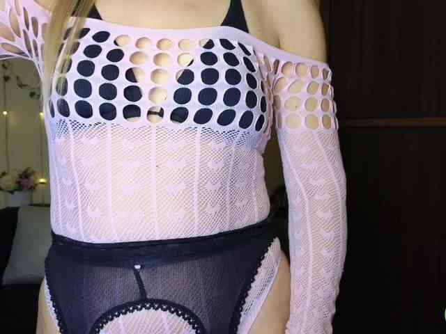 Jullyblondkiss webcam