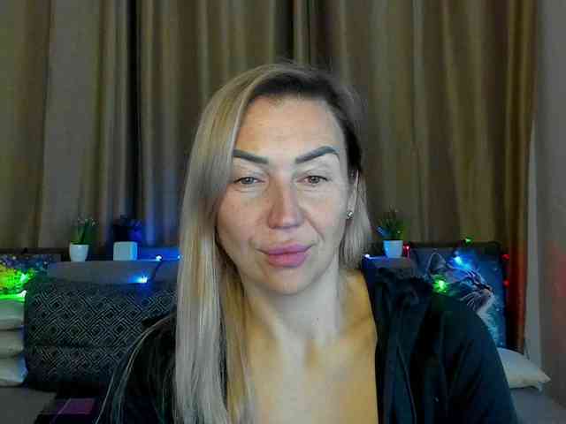 Jullyblondkiss webcam