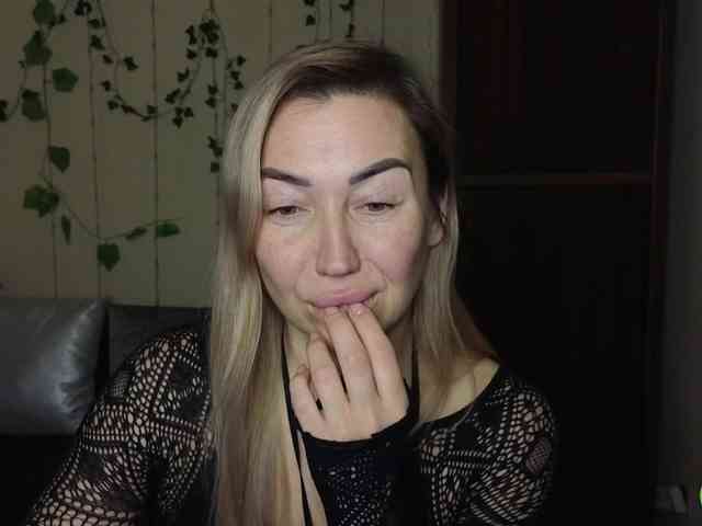 Jullyblondkiss webcam