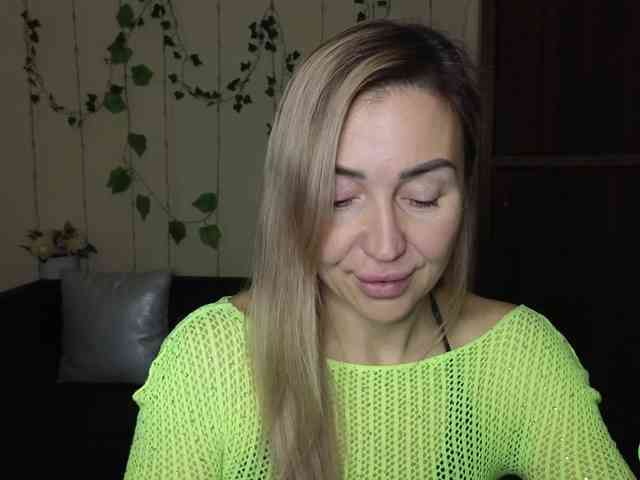 Jullyblondkiss webcam