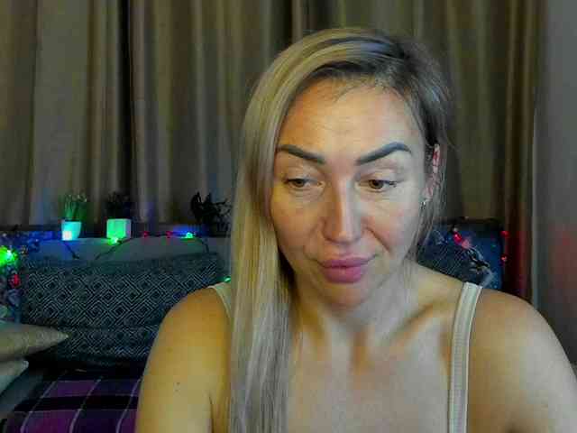 Jullyblondkiss webcam