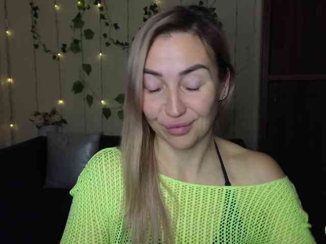 Jullyblondkiss webcam