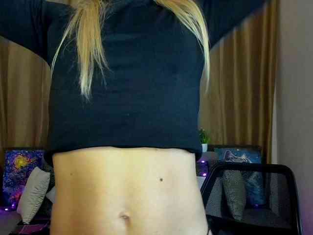 Jullyblondkiss webcam