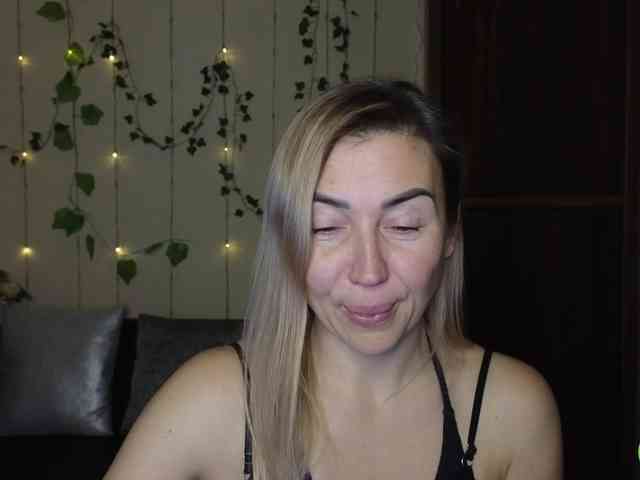 Jullyblondkiss webcam