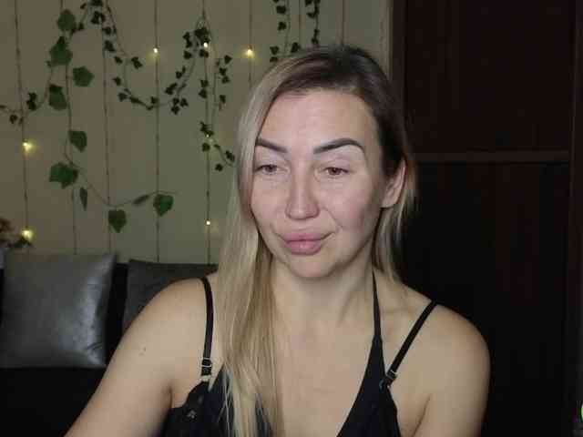 Jullyblondkiss webcam