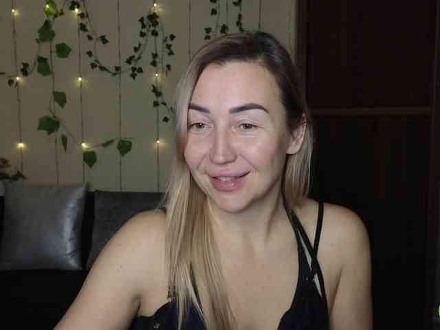 Jullyblondkiss webcam