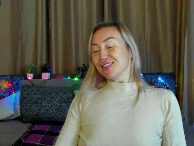 Jullyblondkiss webcam