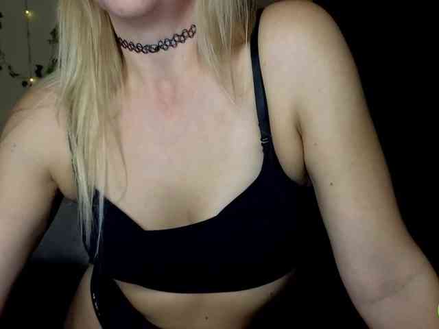 Jullyblondkiss webcam