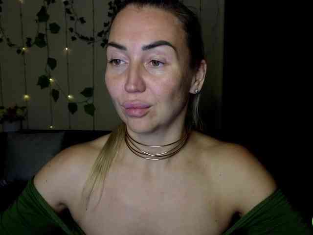 Jullyblondkiss webcam