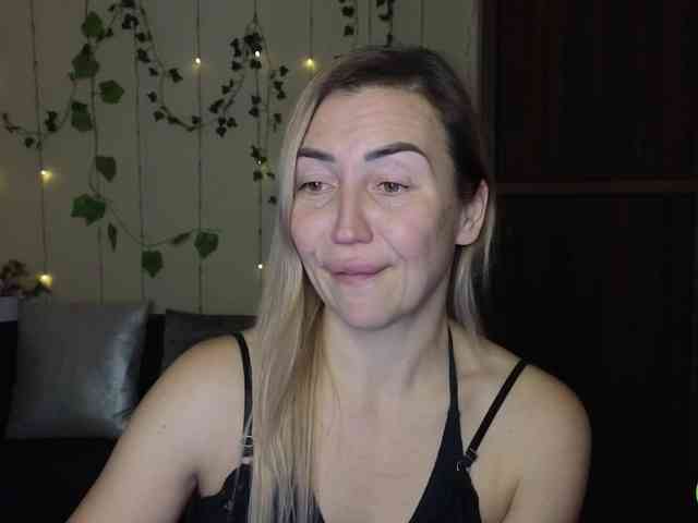 Jullyblondkiss webcam