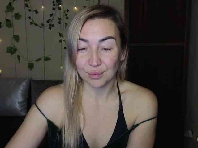 Jullyblondkiss webcam