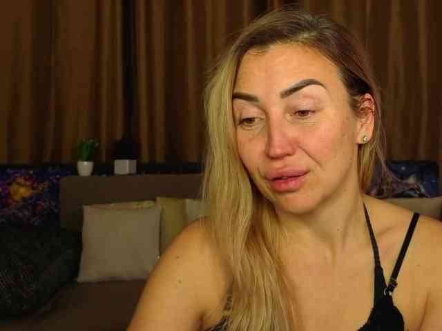 Jullyblondkiss webcam