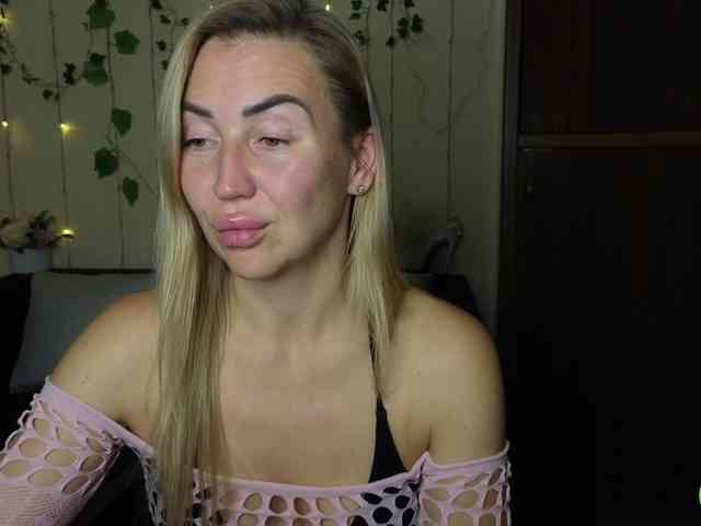 Jullyblondkiss webcam
