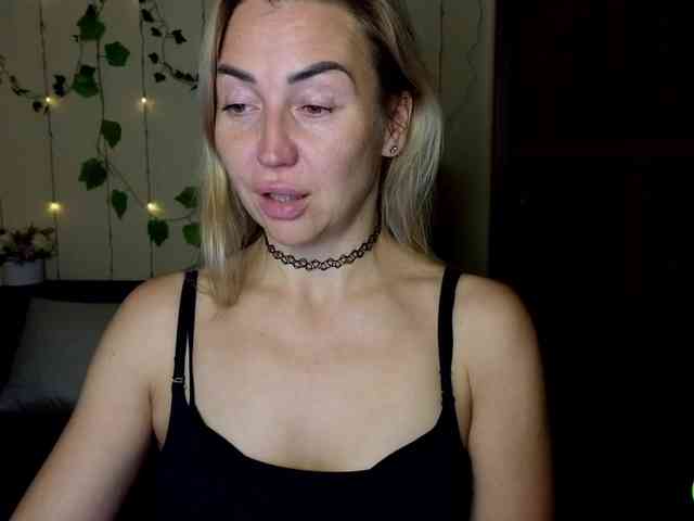 Jullyblondkiss webcam