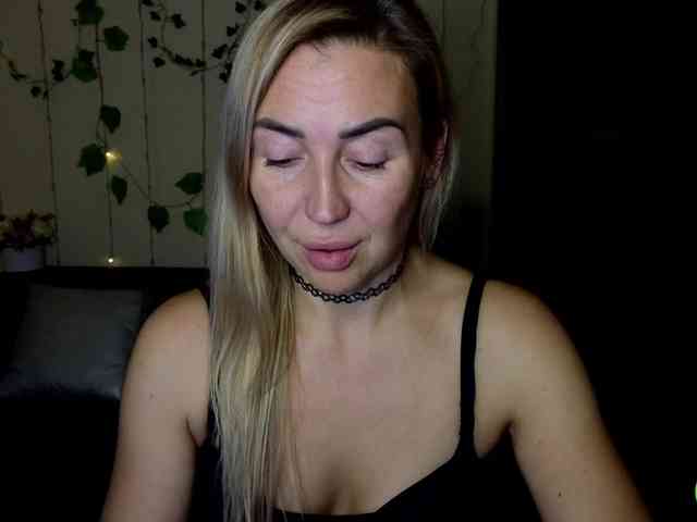 Jullyblondkiss webcam