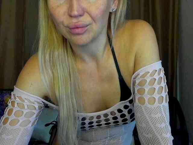 Jullyblondkiss webcam