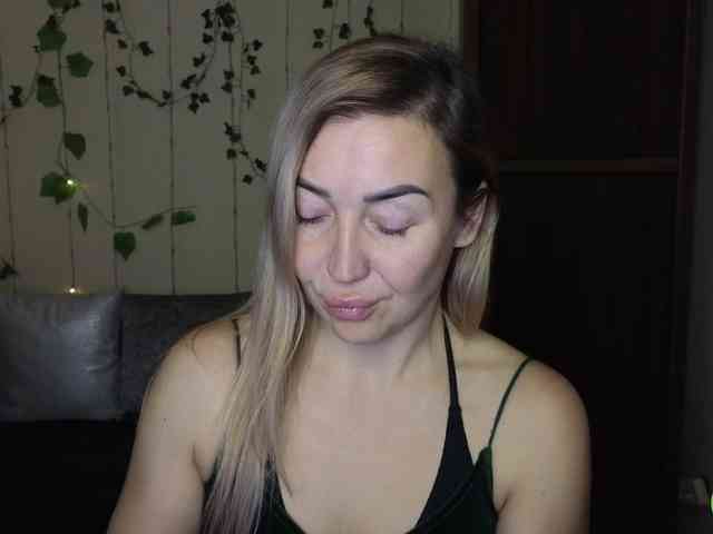 Jullyblondkiss webcam