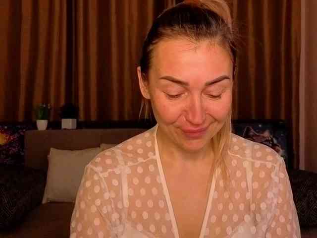 Jullyblondkiss webcam