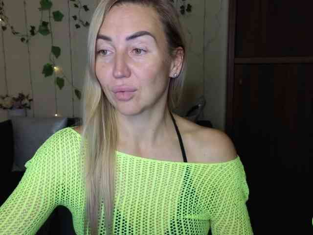 Jullyblondkiss webcam