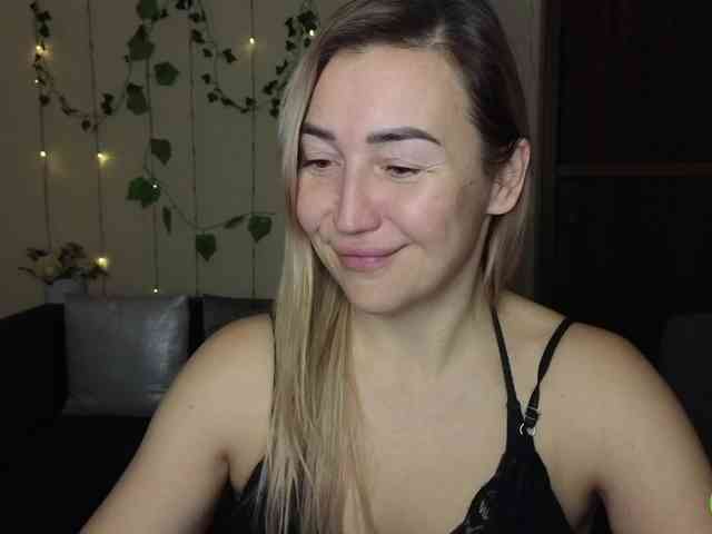 Jullyblondkiss webcam