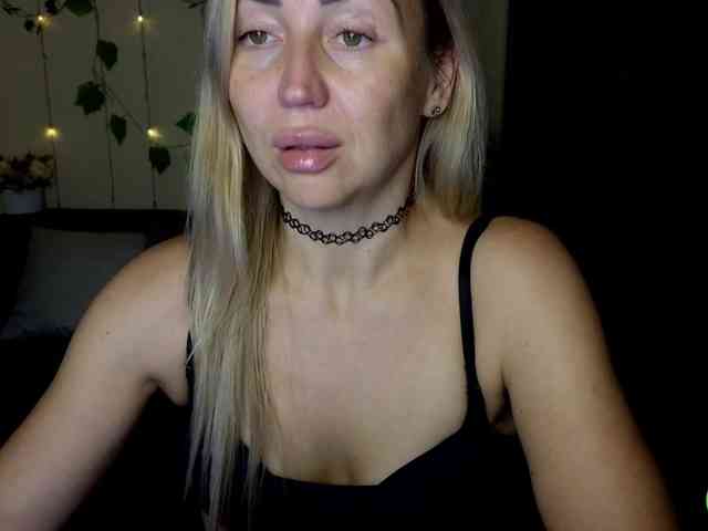 Jullyblondkiss webcam