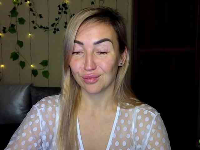 Jullyblondkiss webcam