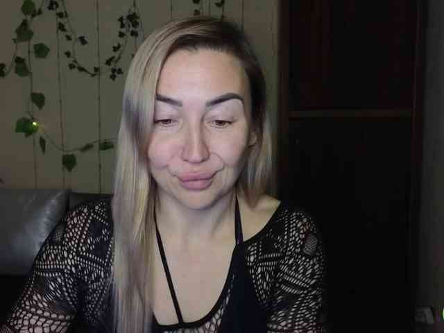 Jullyblondkiss webcam