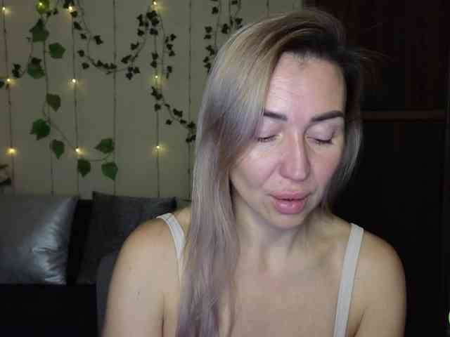 Jullyblondkiss webcam