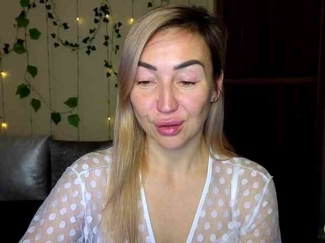 Jullyblondkiss webcam