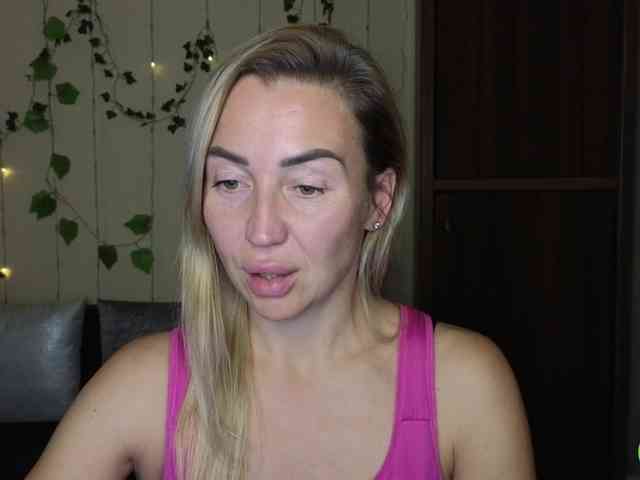 Jullyblondkiss webcam