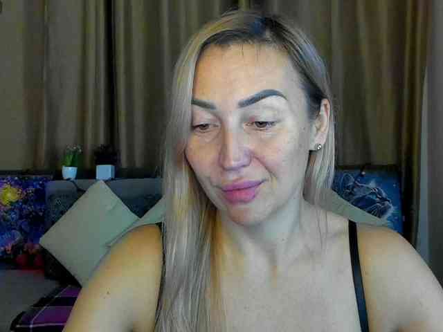 Jullyblondkiss webcam