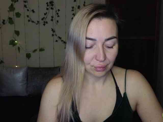 Jullyblondkiss webcam