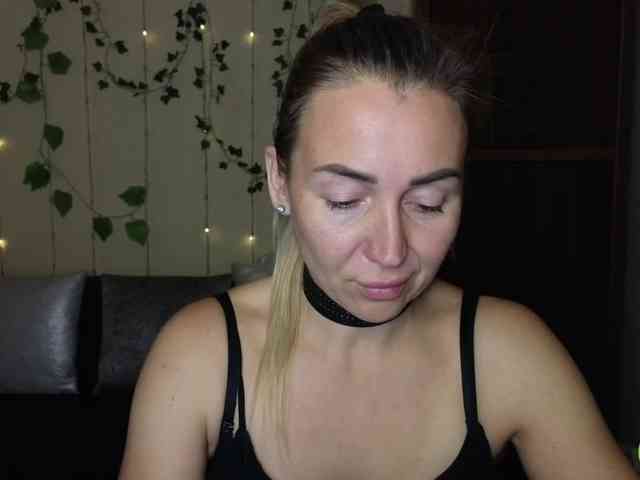 Jullyblondkiss webcam