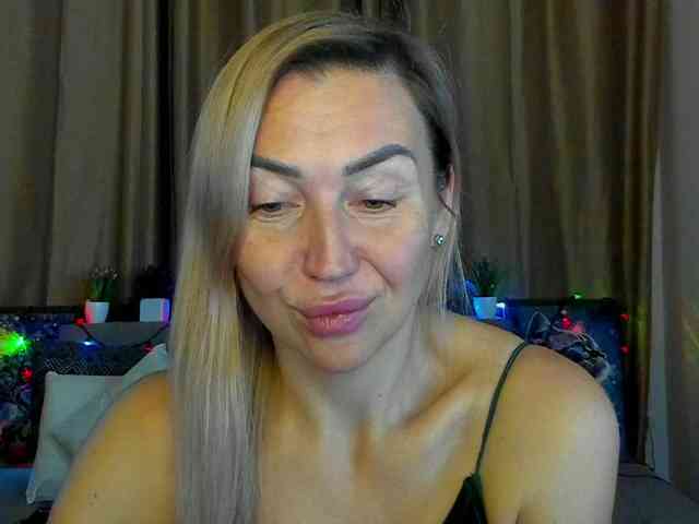 Jullyblondkiss webcam