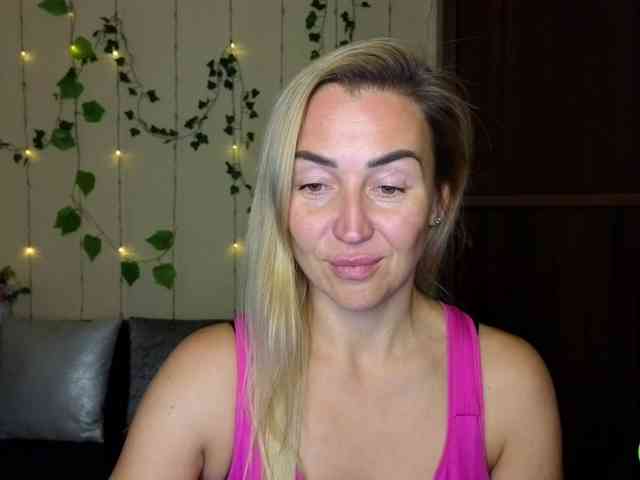 Jullyblondkiss webcam